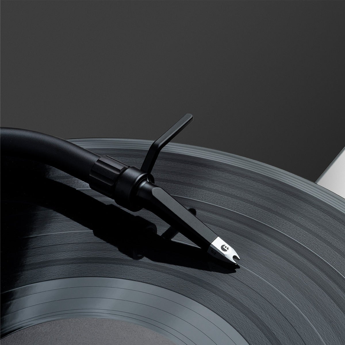 Pro-Ject Metallica Artist Series Turntable with Pick it S2C Black MM Cartridge