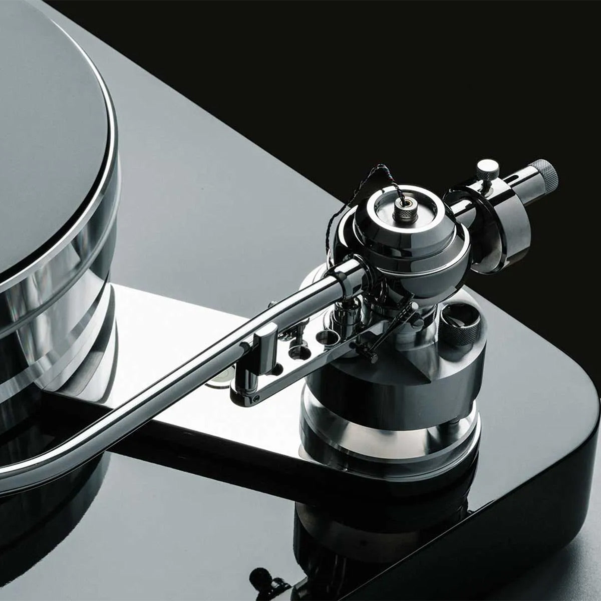 Pro-Ject Signature 12.2 Turntable (Gloss Black)