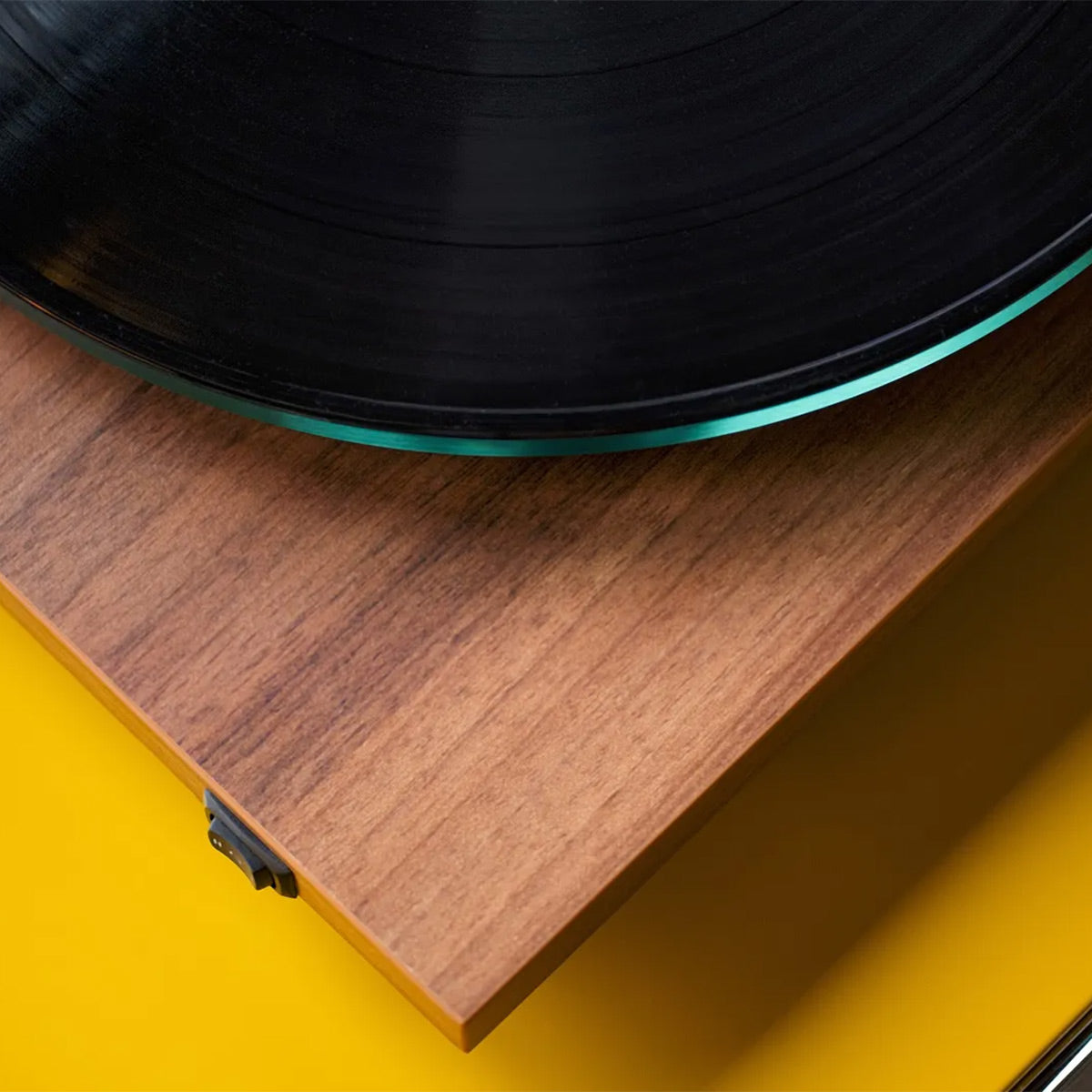 Pro-Ject T2 W Turntable with Wi-Fi & Sumiko Rainier Cartridge (Walnut)