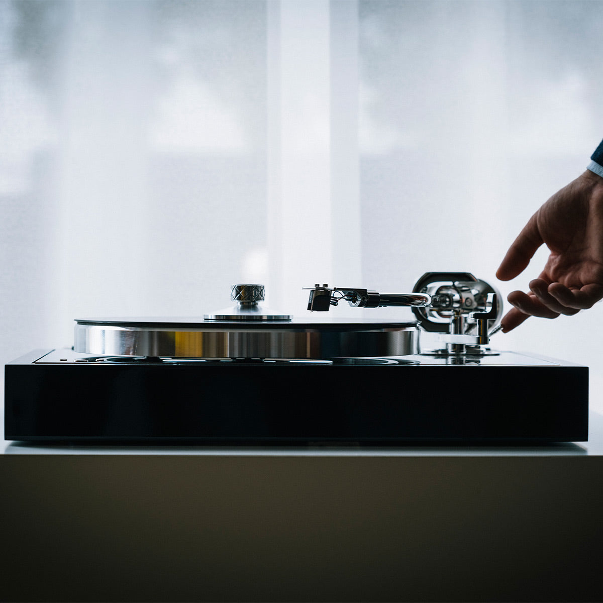 Pro-Ject The Classic Reference Balanced Turntable (Silver & Gloss Black)