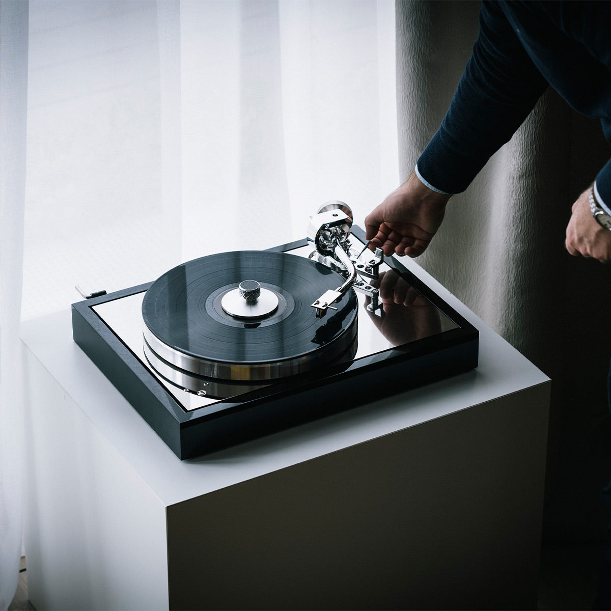Pro-Ject The Classic Reference Balanced Turntable (Silver & Gloss Black)