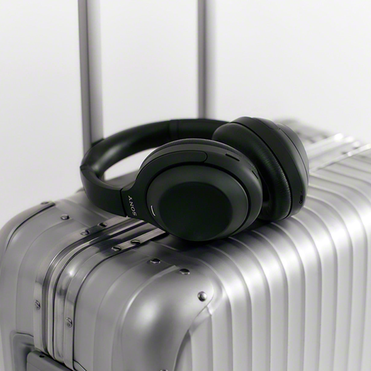 Sony WH-1000XM4C Wireless Noise Cancelling Over-Ear Headphones with USB-C (Black)