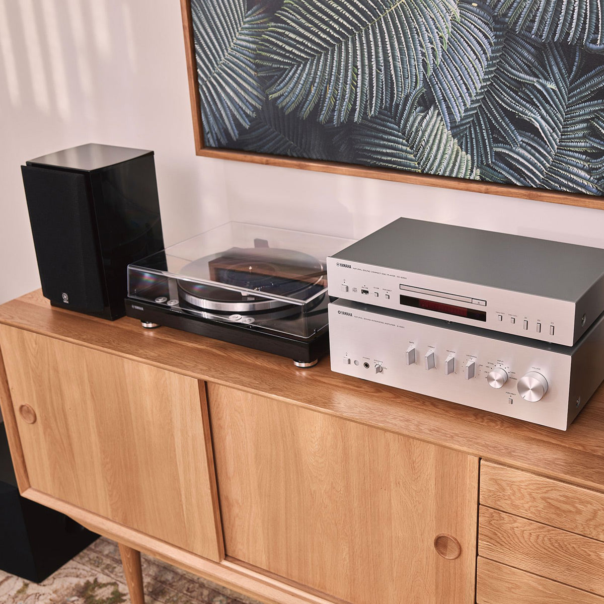 Yamaha TT-S303 Turntable (Piano Black)