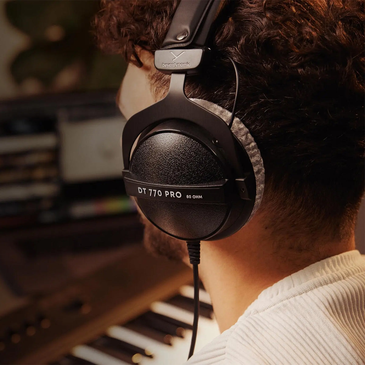 Beyerdynamic DT 770 PRO Closed-Back Studio Headphones (250 Ohms)