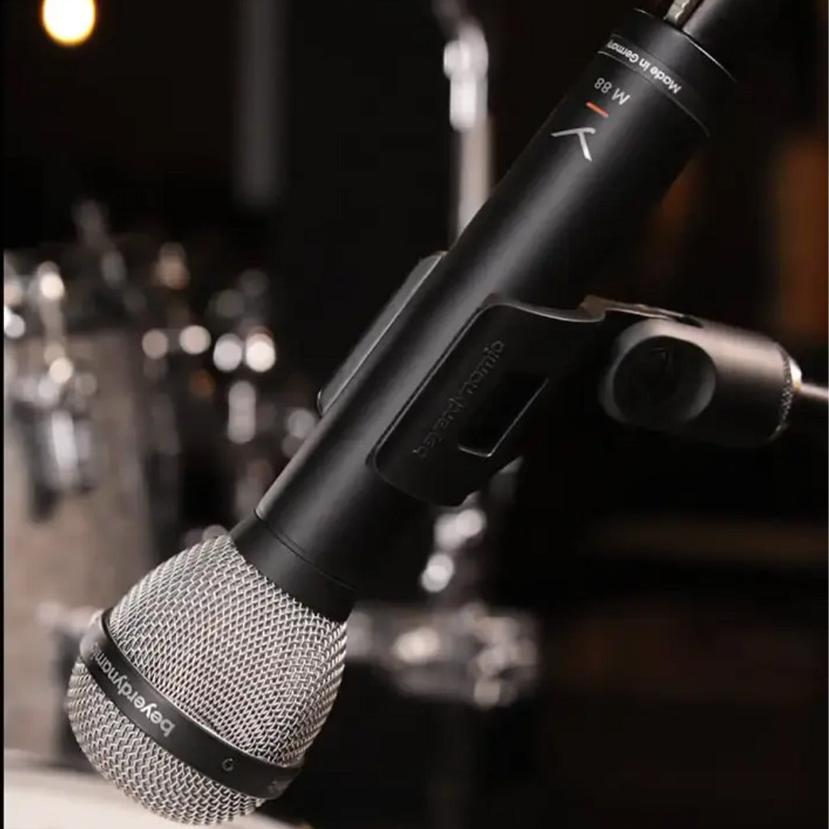 Beyerdynamic M 88 Dynamic Hypercardioid Moving-Coil Microphone